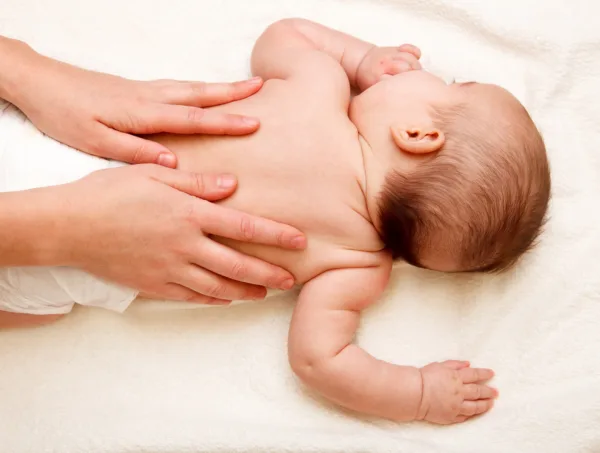 Utilisation de O'Calinou, huile de massage pour bébé et (future) maman